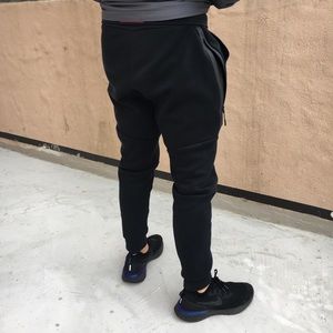 Black nike tech-fleece sweatpants